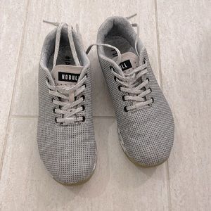 No Bull size 10 grey shoe